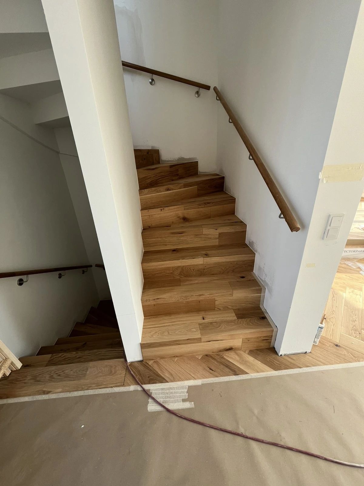Gewendelte Treppe komplett in Eiche